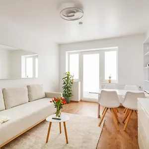 Design / 2 / / Contactless Check-in Apartment Hannover